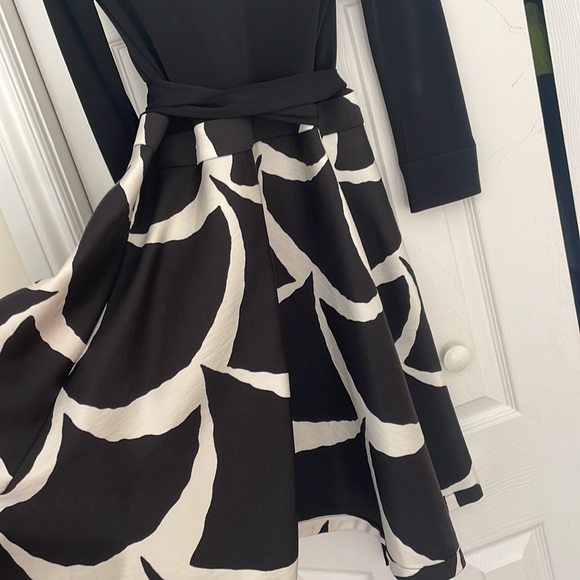 Diane Von Furstenberg ( DVF ) size 2 midi wrap dress - Picture 6 of 8